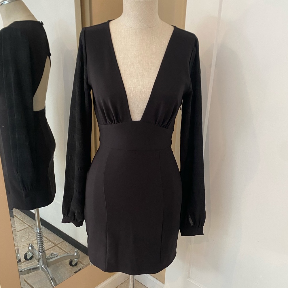 Fun sexy LBD great for a date night or girls night out worn once in Las Vegas!
